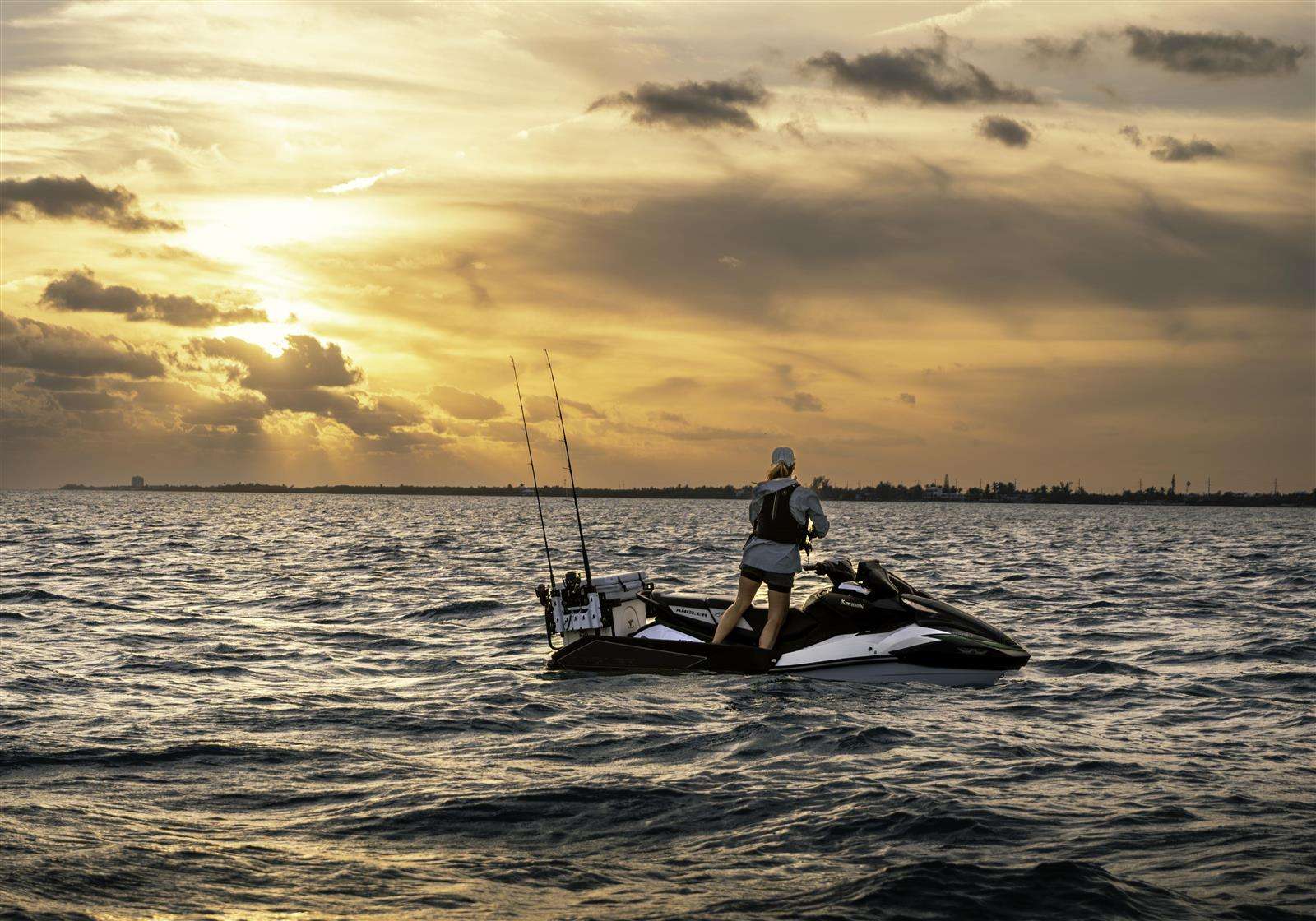 25MY_ULTRA_160LX-S_ANGLER_BK1_ACT__10_