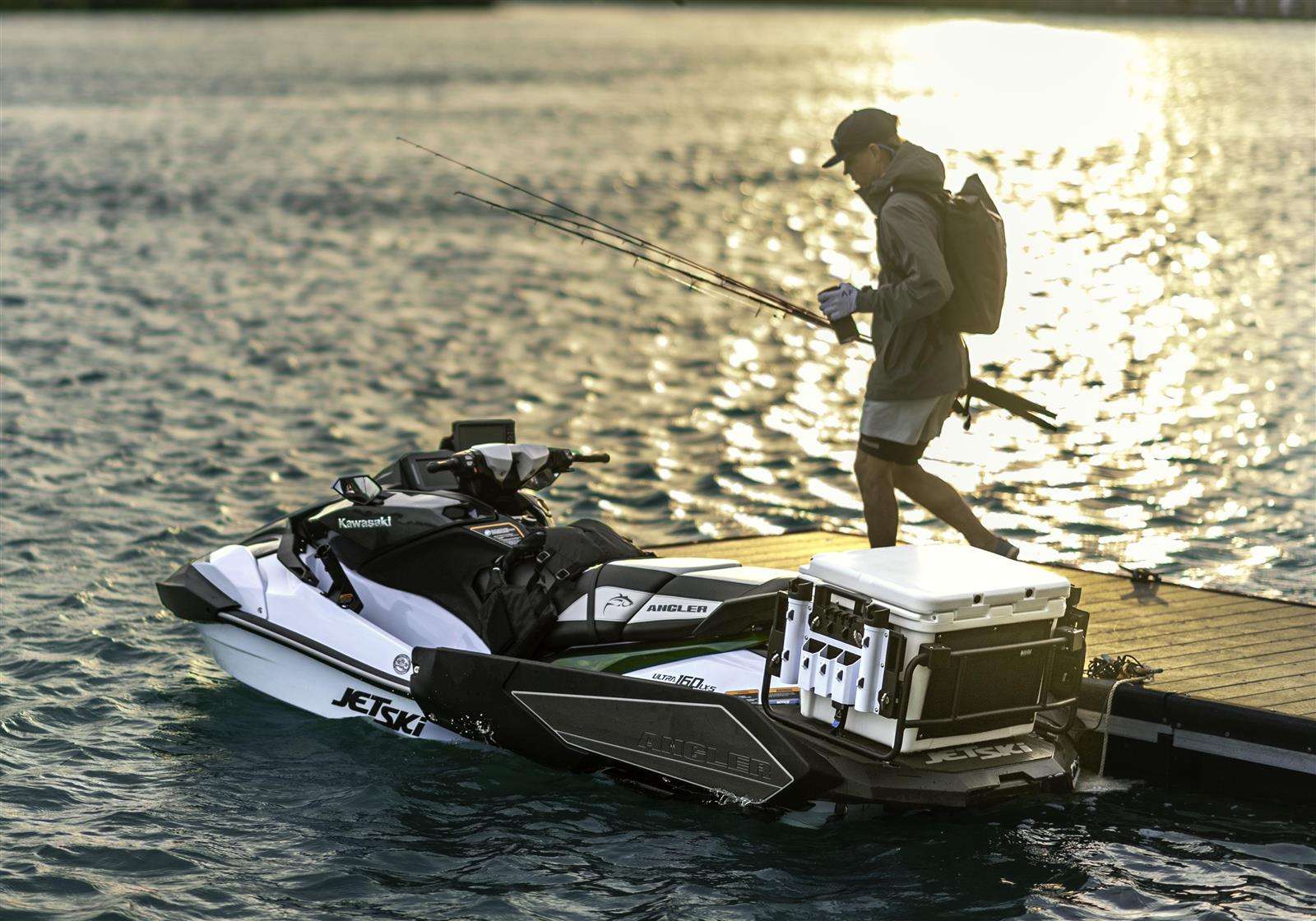 25MY_ULTRA_160LX-S_ANGLER_BK1_ACT__4_